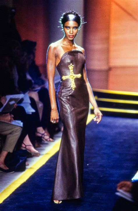 naomi campbell piange versace 1997|atelier versace fashion collection.